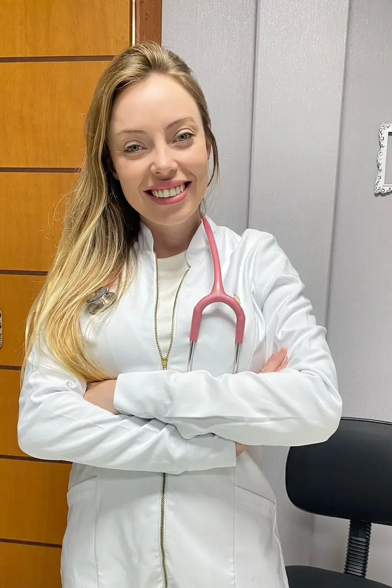 Dra. Marina Peremida — Saúde da Mulher na Clínica Dr. Alfredo Moreira