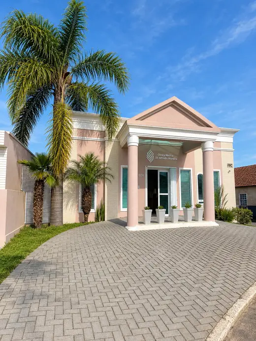 Fachada da Clínica Médica Dr. Alfredo Moreira, na Rua Marechal Floriano Peixoto, 608, Centro da Lapa/PR